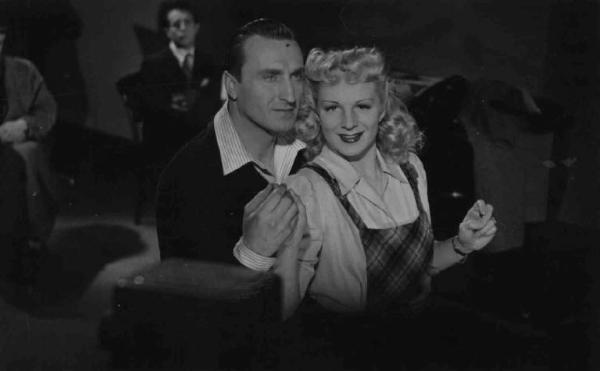 Set del film "Cercasi Bionda Bella Presenza" - Regia Pina Renzi - 1942 - Il ballerino Sergio Lanchi e l'attrice Liselotte Von Grey provano una scena