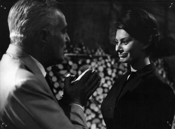 Set del film "La Ciociara" - Regia Vittorio De Sica - 1960 - Il regista Vittorio De Sica e l'attrice Sophia Loren parlano