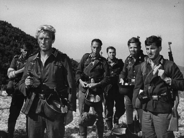 Scena del film "La Ciociara" - Regia Vittorio De Sica - 1960 - Un gruppo di soldati non identificati.
