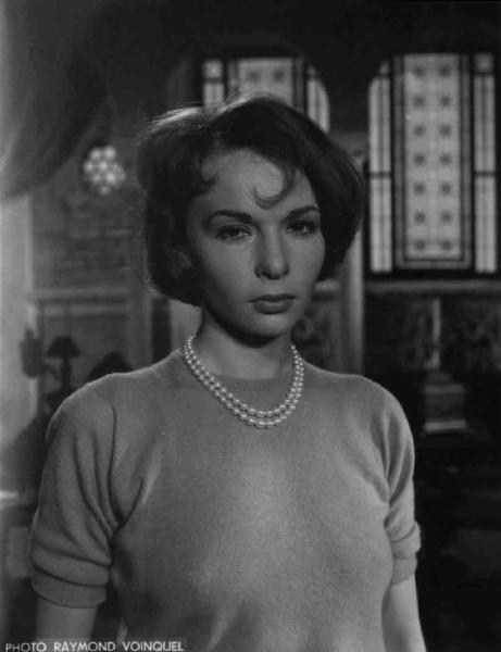 Scena del film "Un colpo da due miliardi" - Regia Roger Vadim - 1957 - L'attrice FranÃ§oise Arnoul piange in un primo piano