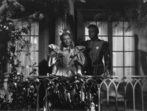Scena del film "Un colpo di pistola" - Regia Renato Castellani - 1942 - Gli attori Assia Noris e Fosco Giachetti sul balcone