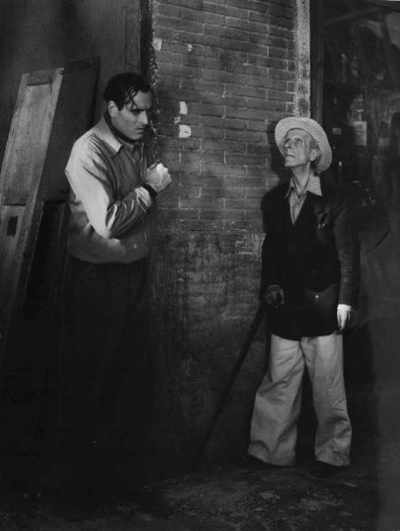 Scena del film "Confessione" - Regia Flavio Calzavara - 1941 - L'attore Friedrich Benfer accanto ad un attore non identificato