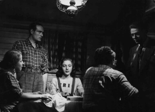 Scena del film "Confessione" - Regia Flavio Calzavara - 1941 - L'attore Friedrich Benfer, l'attrice Vanna Martines e l'attore Aldo Silvani in una stanza