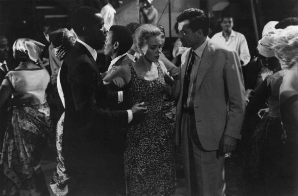 Scena del film "Congo vivo" - Regia Giuseppe Bennati - 1961- Un attore non identificato, l'attrice Jean Seberg e l'attore Gabriele Ferzetti in piedi in una sala da ballo