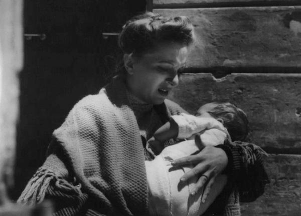 Scena del film "La conquista dell'aria" - Regia Romolo Marcellini - 1939 - L'attrice Dria Paola culla un neonato