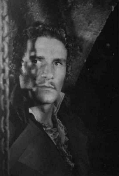 Scena del film "Il Conte di Brechard" - Regia Mario Bonnard - 1938 - L'attore Amedeo Nazzari nella penombra