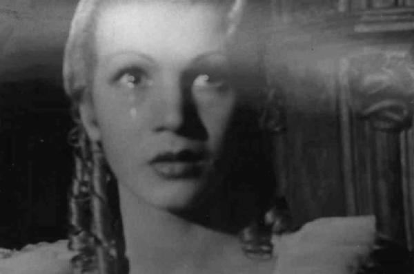 Scena del film "Il Conte di Brechard" - Regia Mario Bonnard - 1938 - L'attrice Luisa Ferida piange in un primo piano