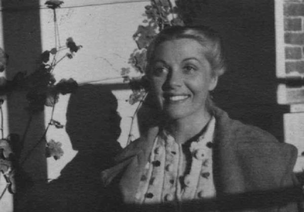 Scena del film "Il Conte di Brechard" - Regia Mario Bonnard - 1938 - L'attrice Luisa Ferida sorride