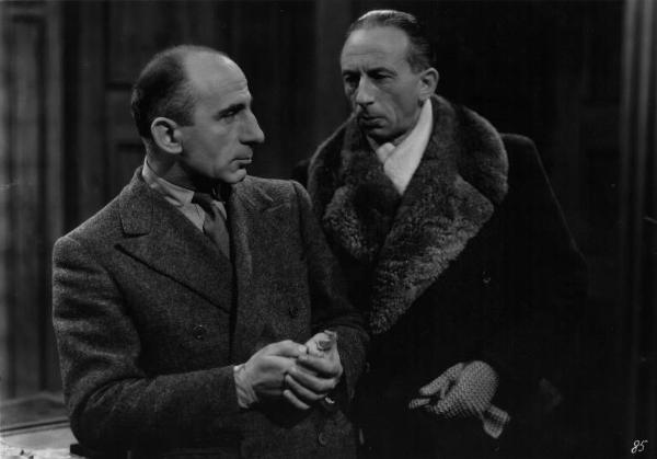 Set del film "Cortocircuito" - Regia Giacomo Gentilomo- 1943- L'attore Giacomo Moschini sorride guardando Umberto Melnati.