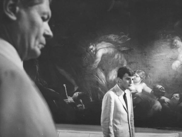 Set del film "La Corruzione" - Regia Mauro Bolognini- 1964- L'attore Alain Cuny e l'attore Jacques Perrin davanti ad un dipinto.