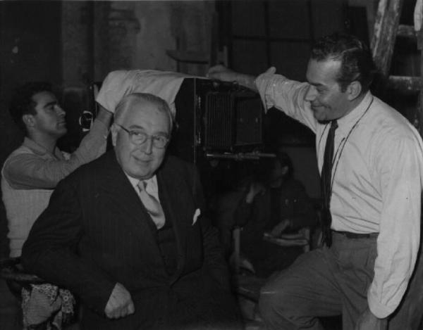 Set del film "Cronaca di un delitto" - Regia Mario Sequi- 1951 - Avvocato Carnelutti e Marcello Gatti sul set del film.