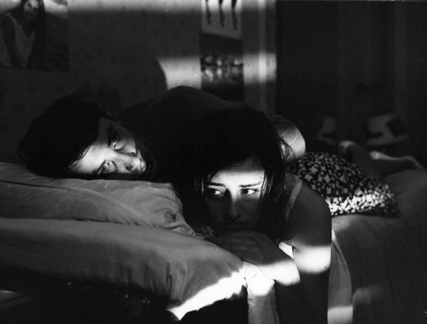 Fotografia del film "La cuccagna" - Regia Luciano Salce 1962 - Un attore non identificato e l'attrice Donatella Turri sdraiati in un letto.
.