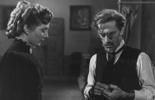 Fotografia del film "Daniele Cortis" - Regia Mario Soldati 1947 - L'attrice Sarah Churchill con un attore non identificato.