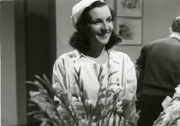 Sul set del film "Diagnosi" - Regia Ferruccio Cerio, 1942 - Anna Arena nel film "Anime erranti" (Diagnosi).