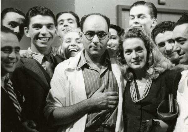 Sul set del film "Diagnosi" - Regia Ferruccio Cerio, 1942 - Il regista Cerio e l'ispettore Misiano in una pausa di lavorazione del film "Anime erranti" (Diagnosi).