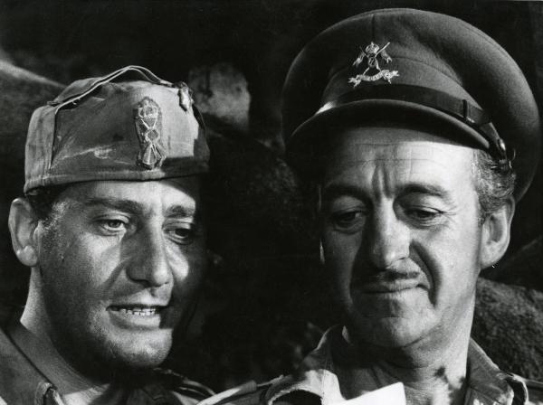 Scena del film "I due nemici" - Regia Guy Hamilton, 1961- Primo piano di Alberto Sordi, a sinistra, e David Niven, a destra.