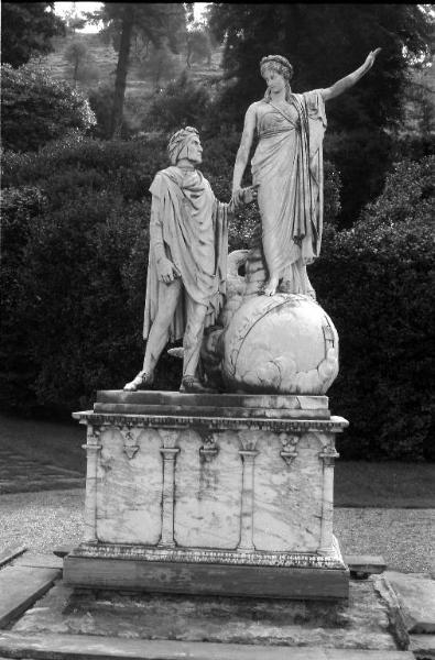 Villa Melzi d'Eril / Gruppo scultoreo raffigurante Dante e Beatrice