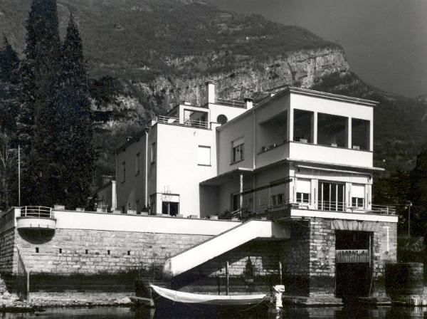 Villa Silvestri ripresa dal lago