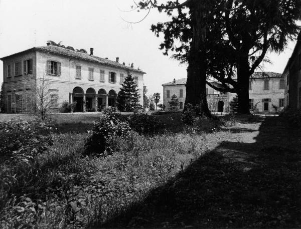 Villa Ferranti / Fronte principale e giardino