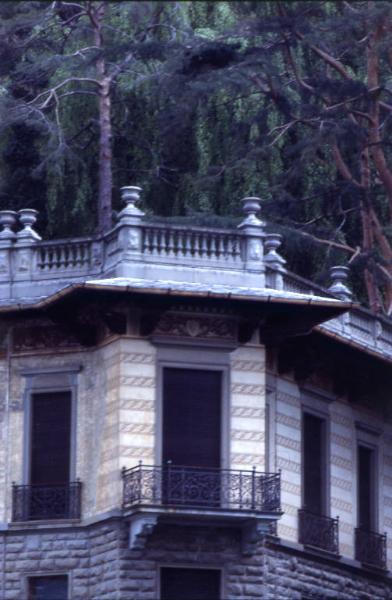 Villa Roccabruna / Particolare della facciata angolare