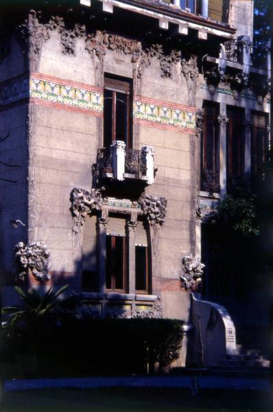 Villa Bernasconi / Particolare di una facciata