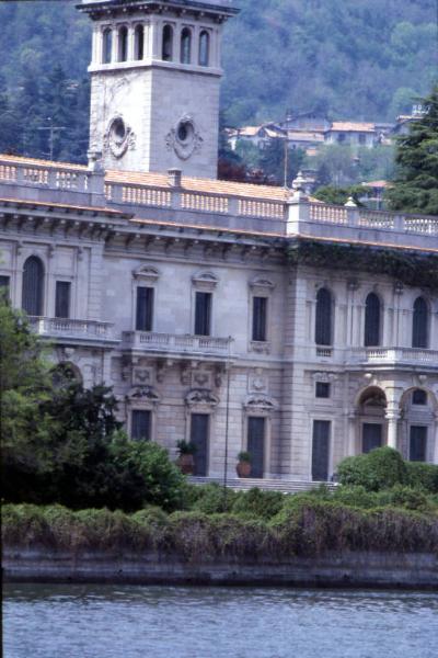 Villa Erba / Facciata principale e torretta panoramica