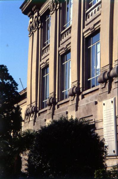 Istituto Giosué Carducci / Particolare della facciata principale