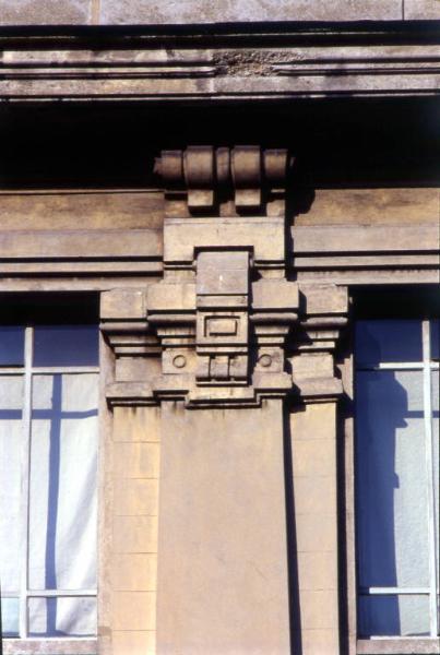 Istituto Giosué Carducci / Decorazione della facciata