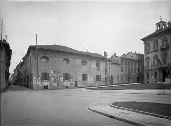 Pavia - Piazza Mezzabarba - Palazzo Mezzabarba, porzione