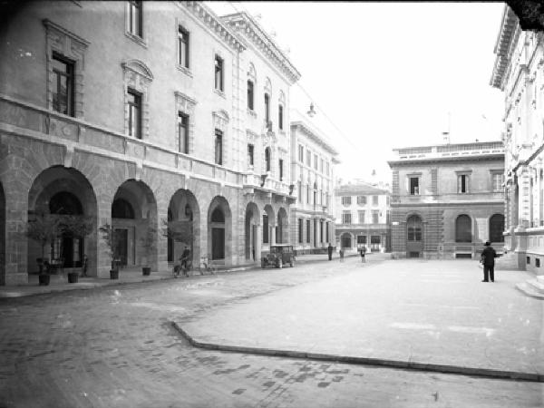 Pavia - Piazza della Posta - Palazzo della Camera di Commercio - Sede centrale / Pavia - Piazza della Posta - Palazzo dell'Agricoltura - Sede centrale