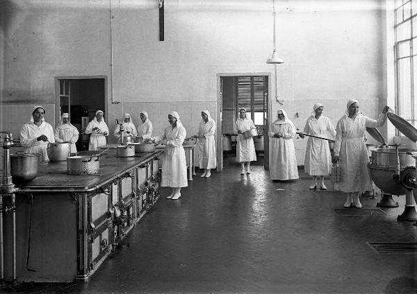 Ritratto di gruppo femminile - Personale ospedaliero - Pavia - Ospedale Policlinico San Matteo - Cucina generale