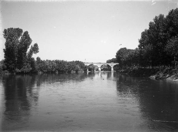 Chignolo Po - Veduta sul fiume Lambro - Ponti sullo sfondo