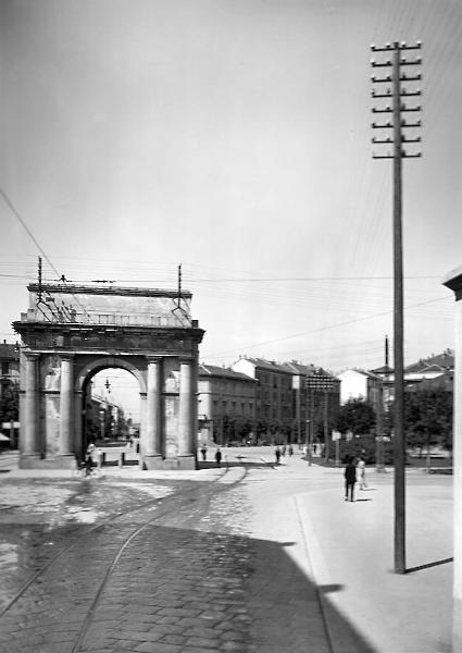 Pavia - Veduta - Piazzale di Porta Cavour (già Borgoratto, oggi della Minerva)