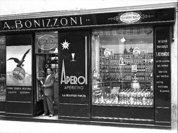 Pavia - negozio di liquori A.Bonizzoni - vetrina