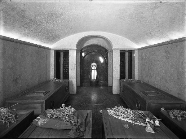 Gropello Cairoli (Pv) - Casa Cairoli - cappella funebre - interno - cripta