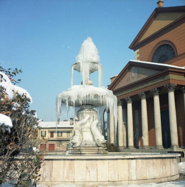 Corbetta - Piazza del Popolo - Fontana
