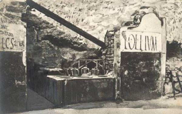 Sito archeologico - Pompei - Termopolio - Banco di mescita con anfore