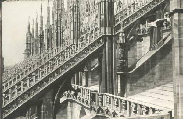 Milano - Duomo - Archi rampanti e guglie