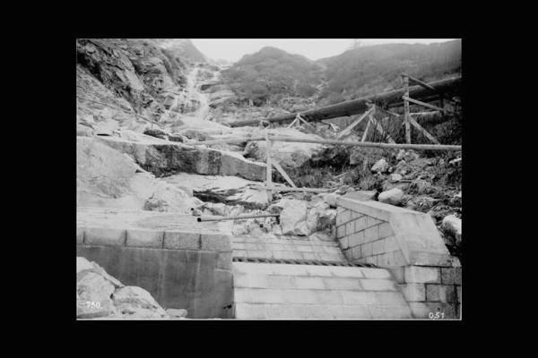 Società Edison - Valle Camonica - Condotta forzata e opera in muratura lungo un torrente