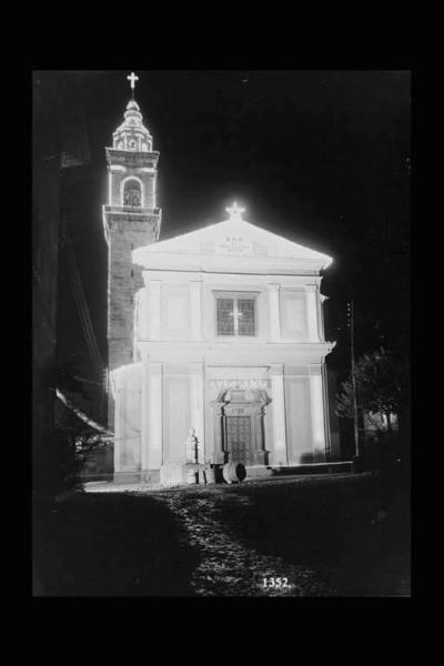Berzo Inferiore - Chiesa parrocchiale della Natività di Maria - Facciata illuminata
