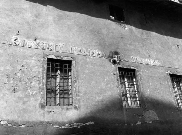 Gioventù Italiana del Littorio. Scritta sul muro.