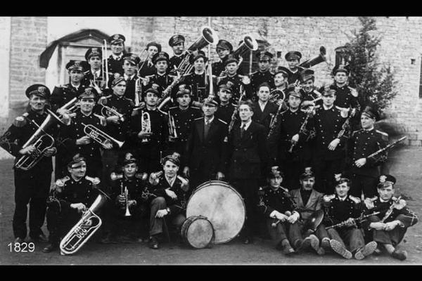Banda musicale di Berbenno. A sinistra del tamburo Giovanni Salvi; in prima fila ultimo a destra Giuseppe Locatelli.