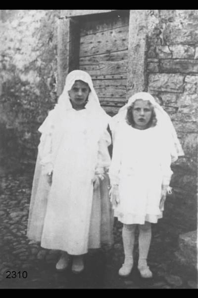 Prima comunione delle sorelle Luigina e Lina Locatelli.