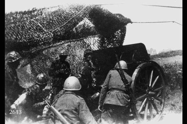 Seconda guerra mondiale. Campagna d'Albania. Giovanni Zuccala. Postazione di artiglieria da campagna.