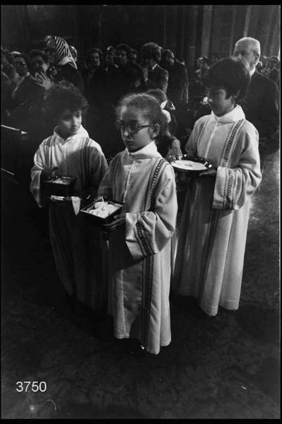 Festa di San Pietro Martire in Sant'Eustorgio: presentazione del pane e del vino all'altare.