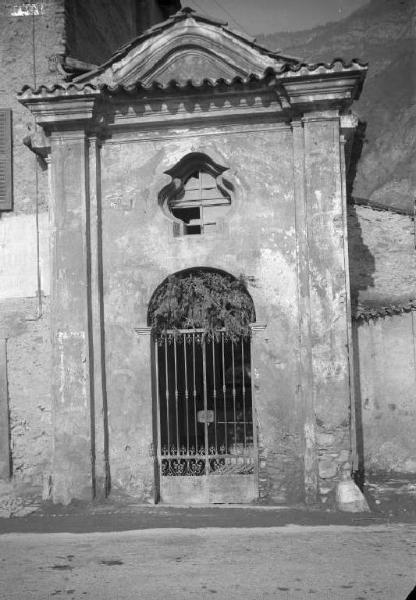Piamborno - Edificio - Portale di ingresso
