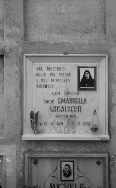 Bienno - Cimitero - Tomba di Suor Emanuela Ghisalberti - Lapide