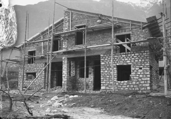 Valle Camonica - Edificio in costruzione