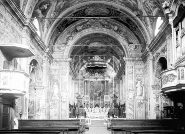 Berzo Inferiore - Chiesa parrocchiale della Natività di Maria - Interno verso l'altare