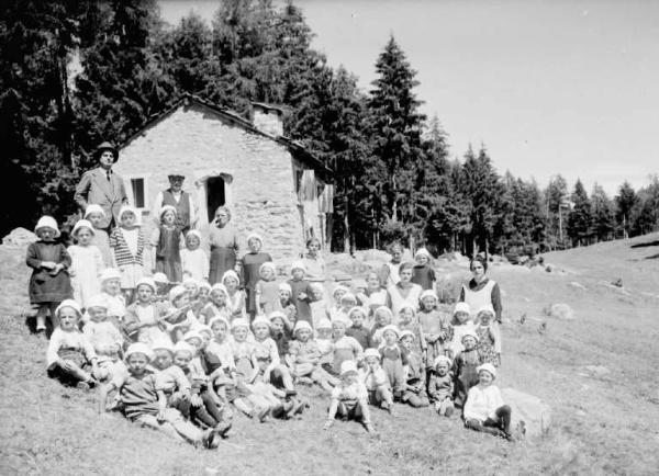Esine - Località Pianazzo - Colonia montana - Bambini con educatrici